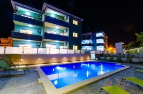 Apartments with a swimming pool Mavarstica, Ciovo - 14535